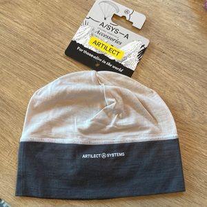 Artilect Systems Dark horse Skully Beanie